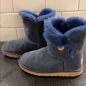 Girls’ Uggs (dark blue)
